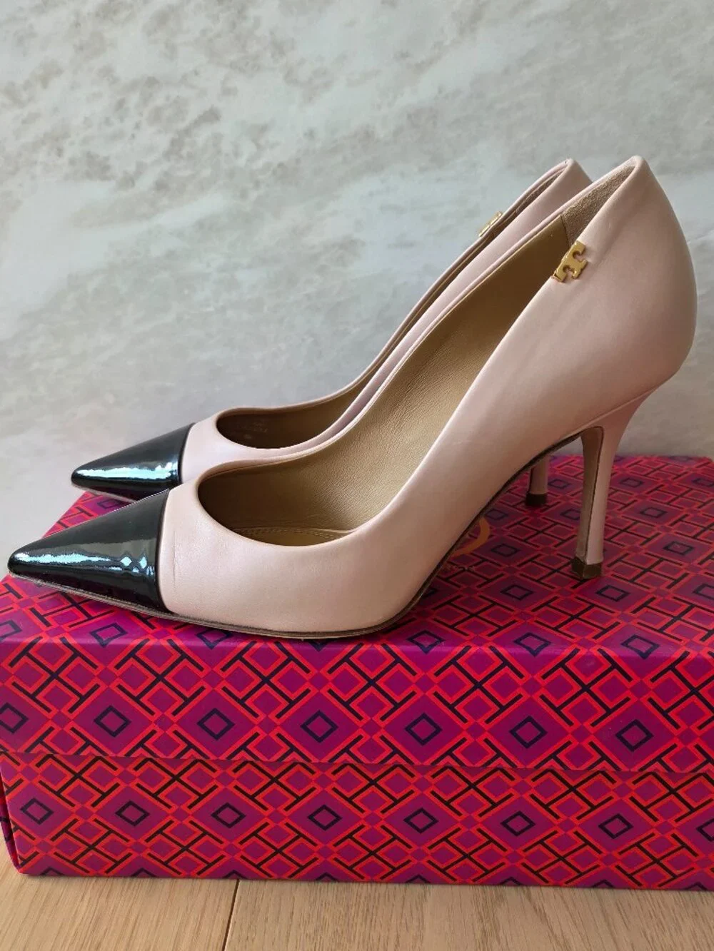 Tory Burch Penelope 85 mm Cap-Toe Pump seashell pink black 6